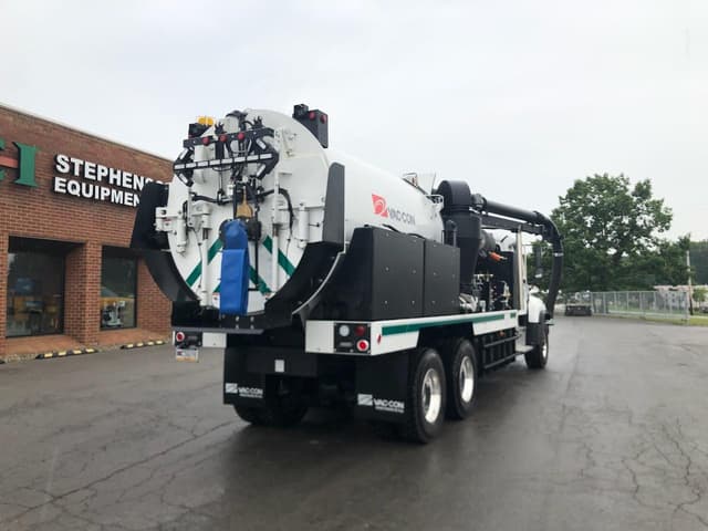 Image of Freightliner 114SD equipment image 2