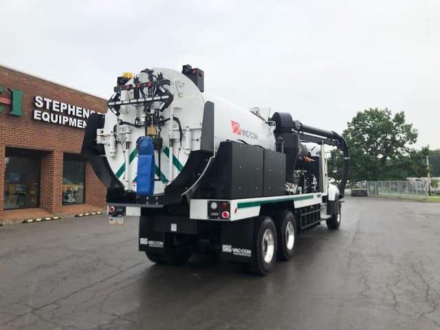 Image of Freightliner 114SD equipment image 2