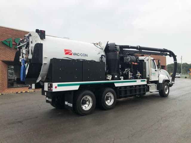 Image of Freightliner 114SD equipment image 1