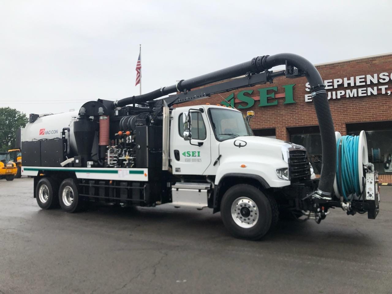 2023 Freightliner 114SD Equipment Image0