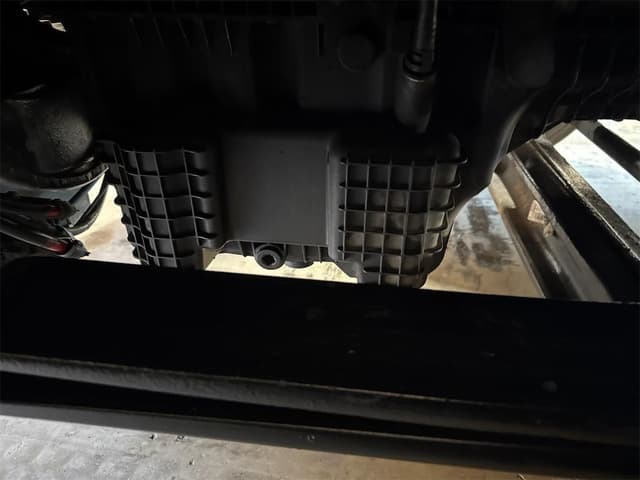 Image of Freightliner Cascadia 126 equipment image 2