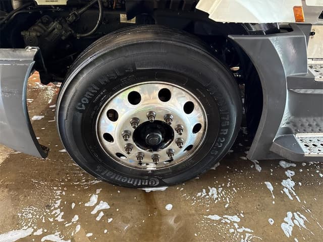 Image of Freightliner Cascadia 126 equipment image 1