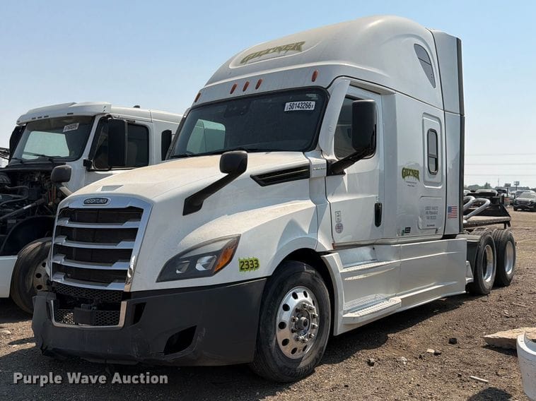 2023 Freightliner Cascadia Equipment Image0