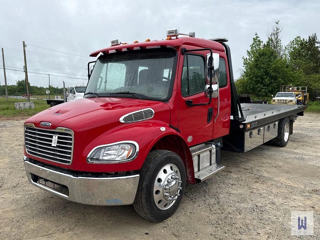 Image of Freightliner M2 106 Primary image