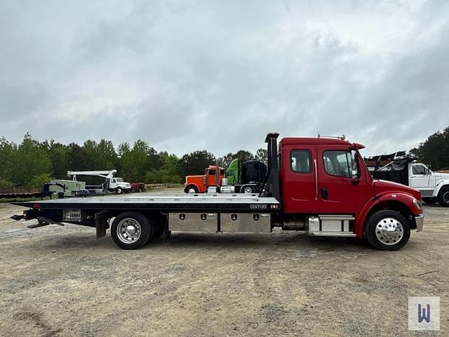 Image of Freightliner M2 106 equipment image 3