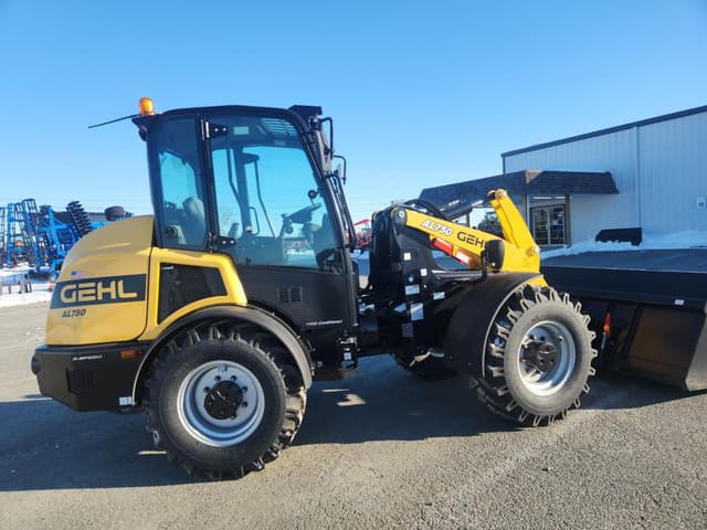 Image of Gehl AL750 equipment image 2