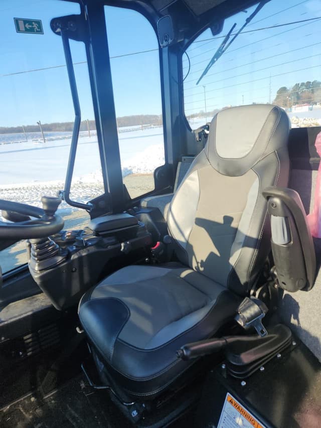 Image of Gehl AL750 equipment image 4