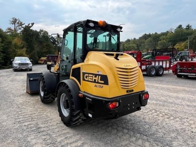 Image of Gehl AL750 equipment image 4