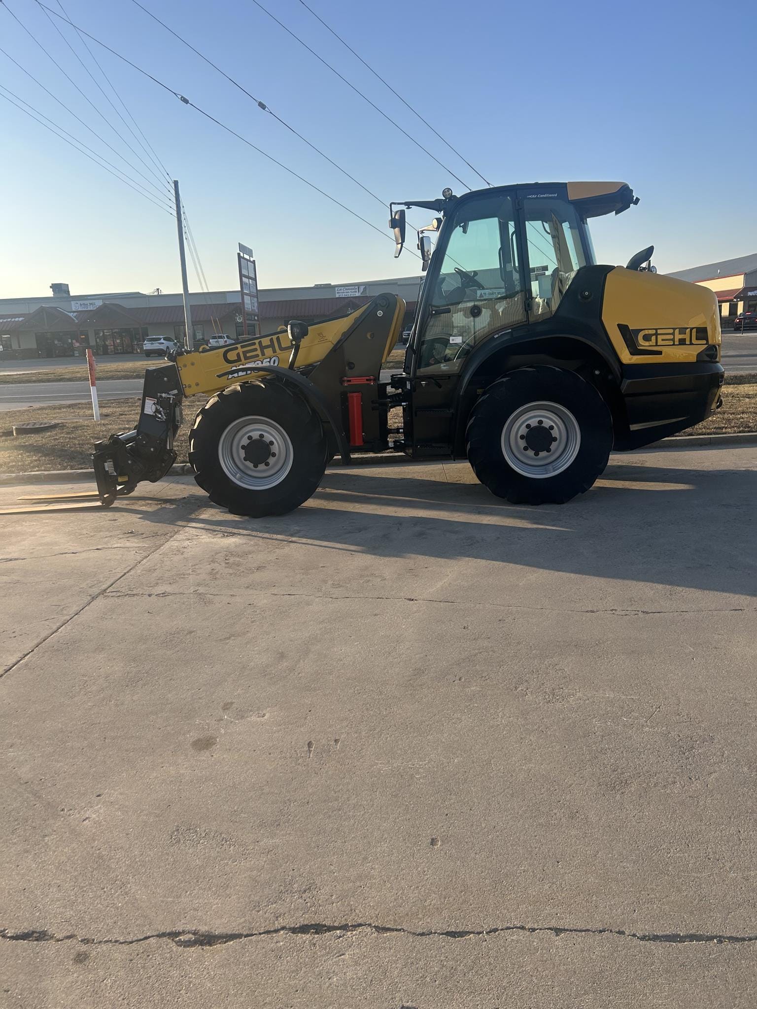 2023 Gehl ALT950 Equipment Image0