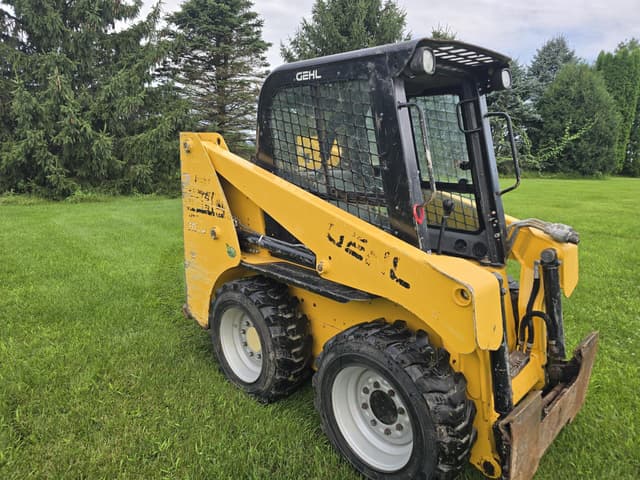 Image of Gehl R135 equipment image 3