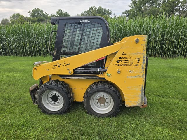 Image of Gehl R135 equipment image 2