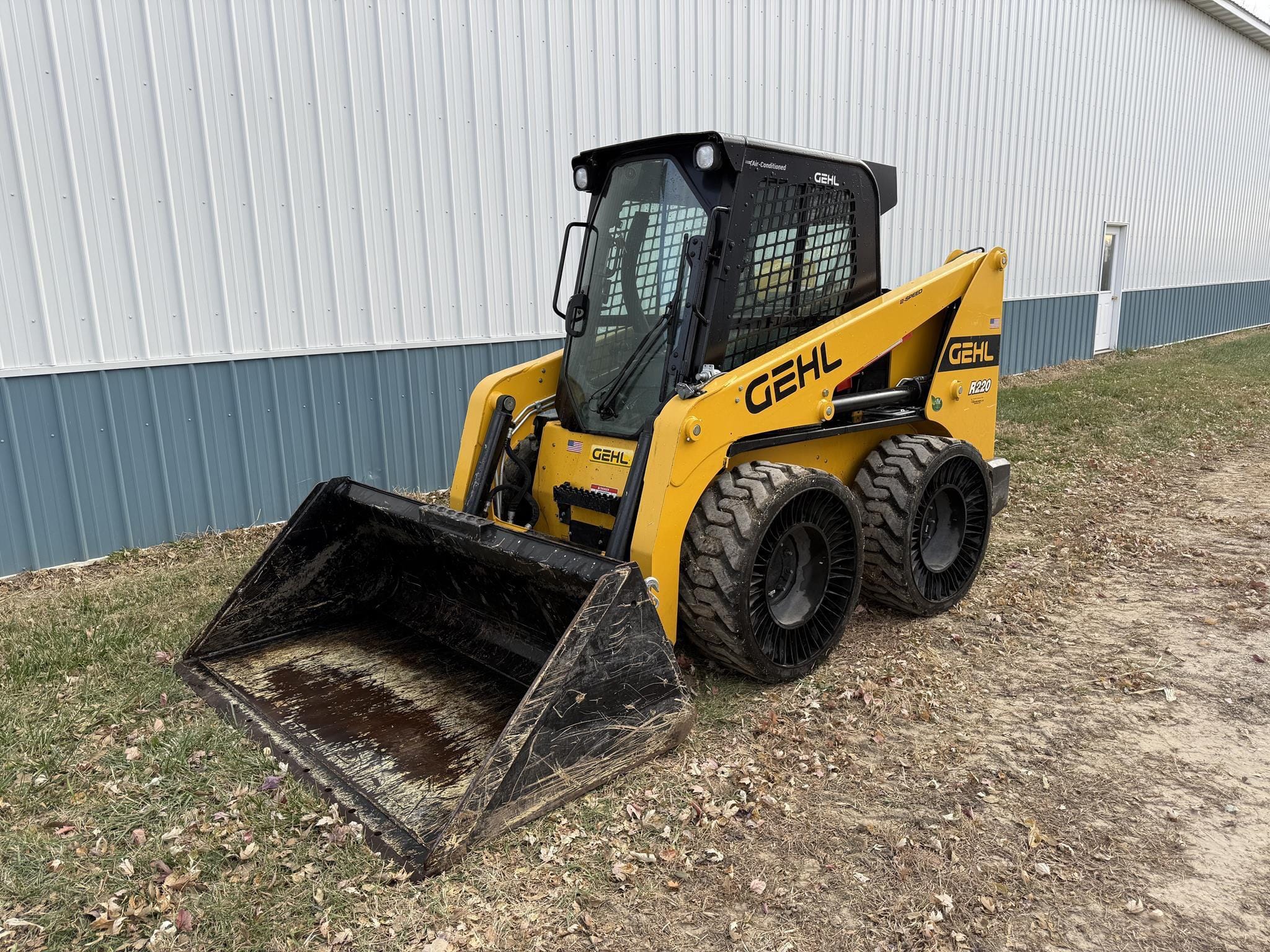 2023 Gehl R220 Equipment Image0