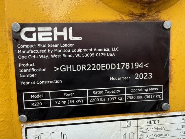 Image of Gehl R220 equipment image 4
