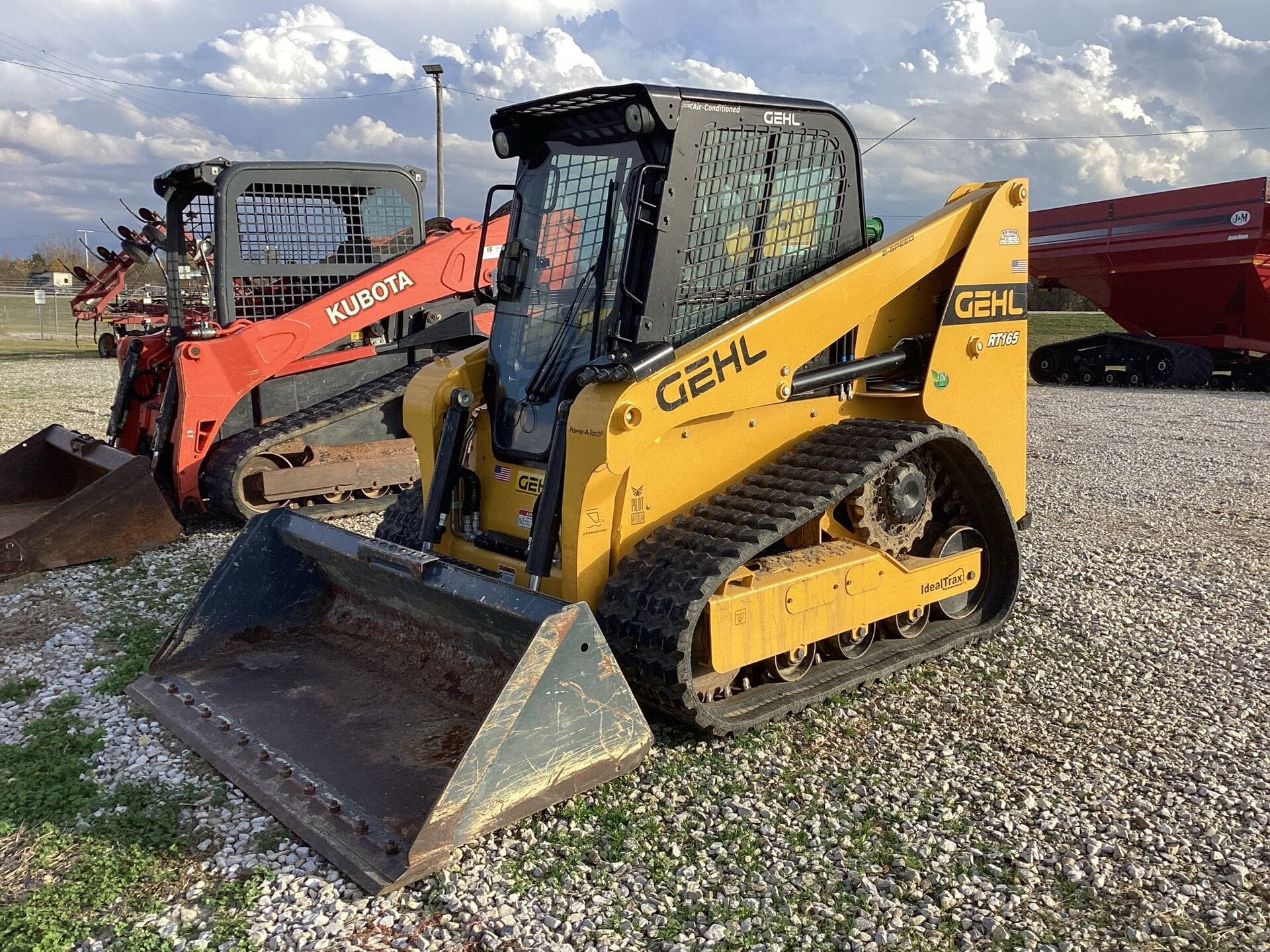 2023 Gehl RT165 Equipment Image0