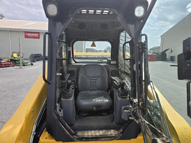 Image of Gehl V270 equipment image 1