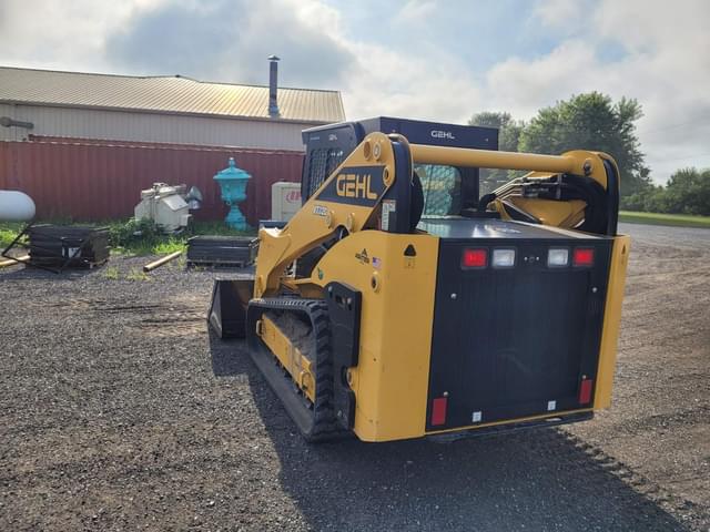 Image of Gehl VT320 equipment image 3