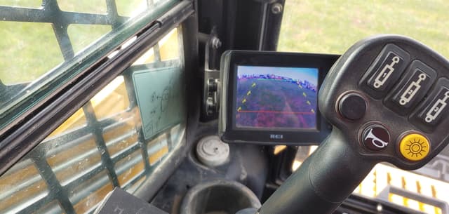 Image of Gehl VT320 equipment image 4