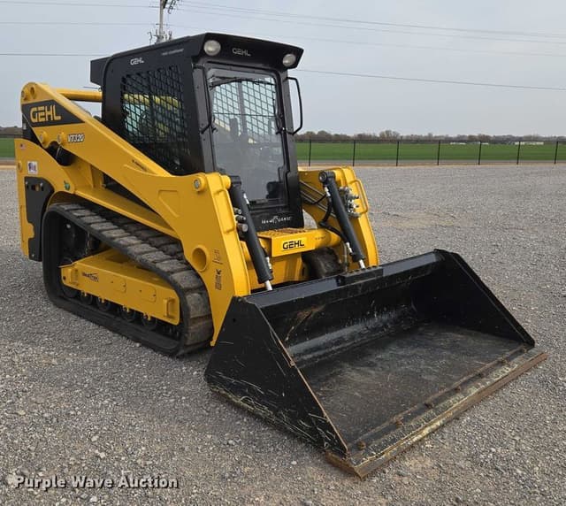 Image of Gehl VT320 equipment image 2