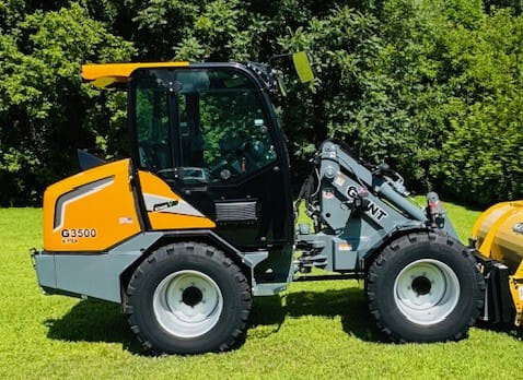 2023 Giant G3500 X-tra Equipment Image0