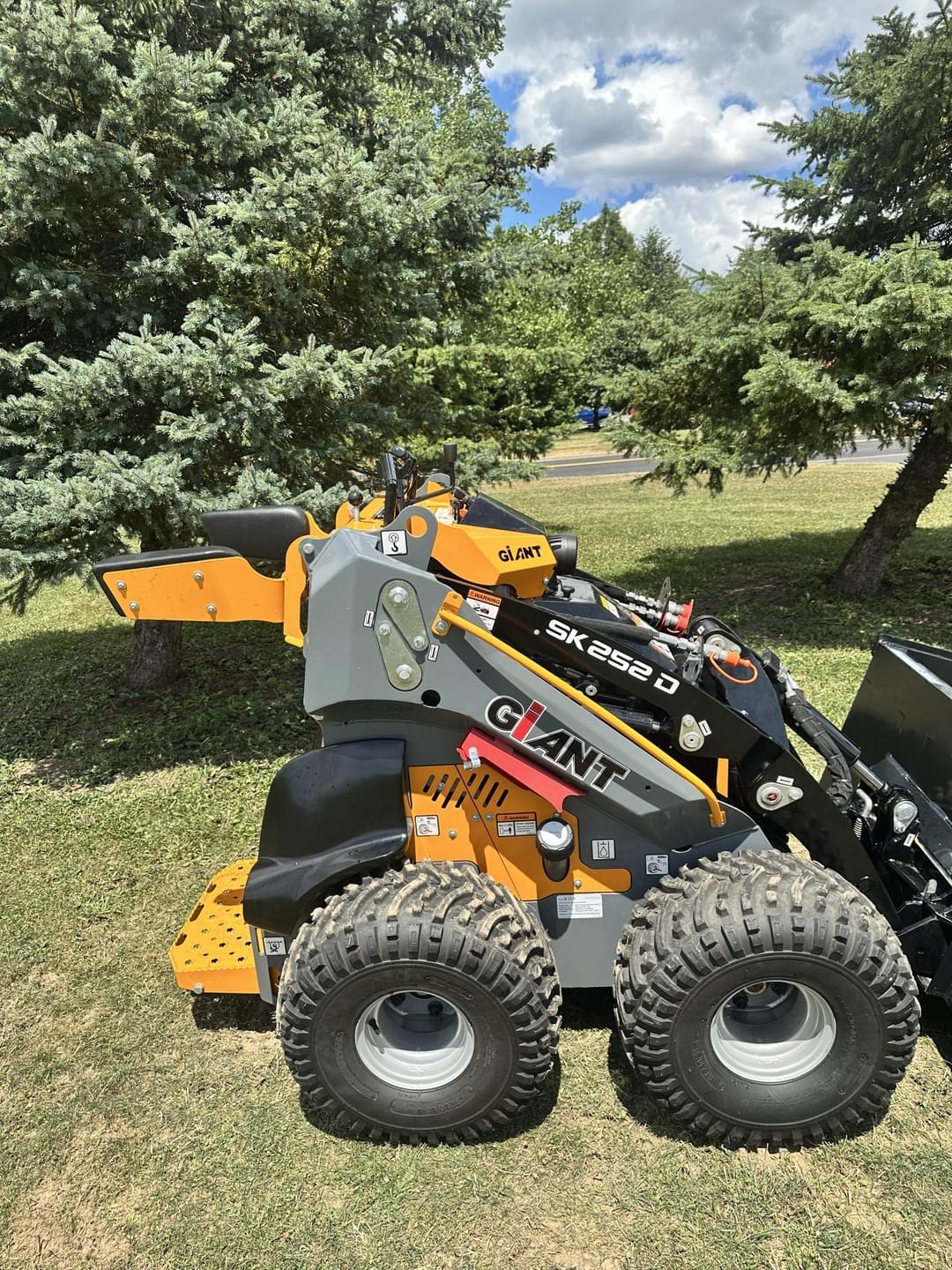 Image of Giant SK252D Image 1