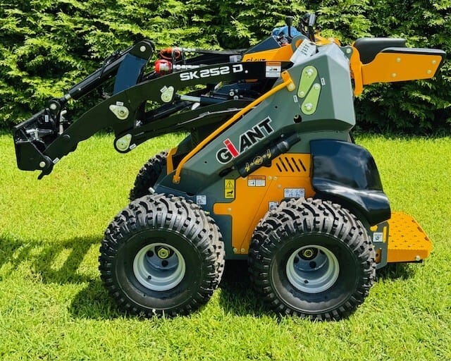 2023 Giant SK252D Equipment Image0