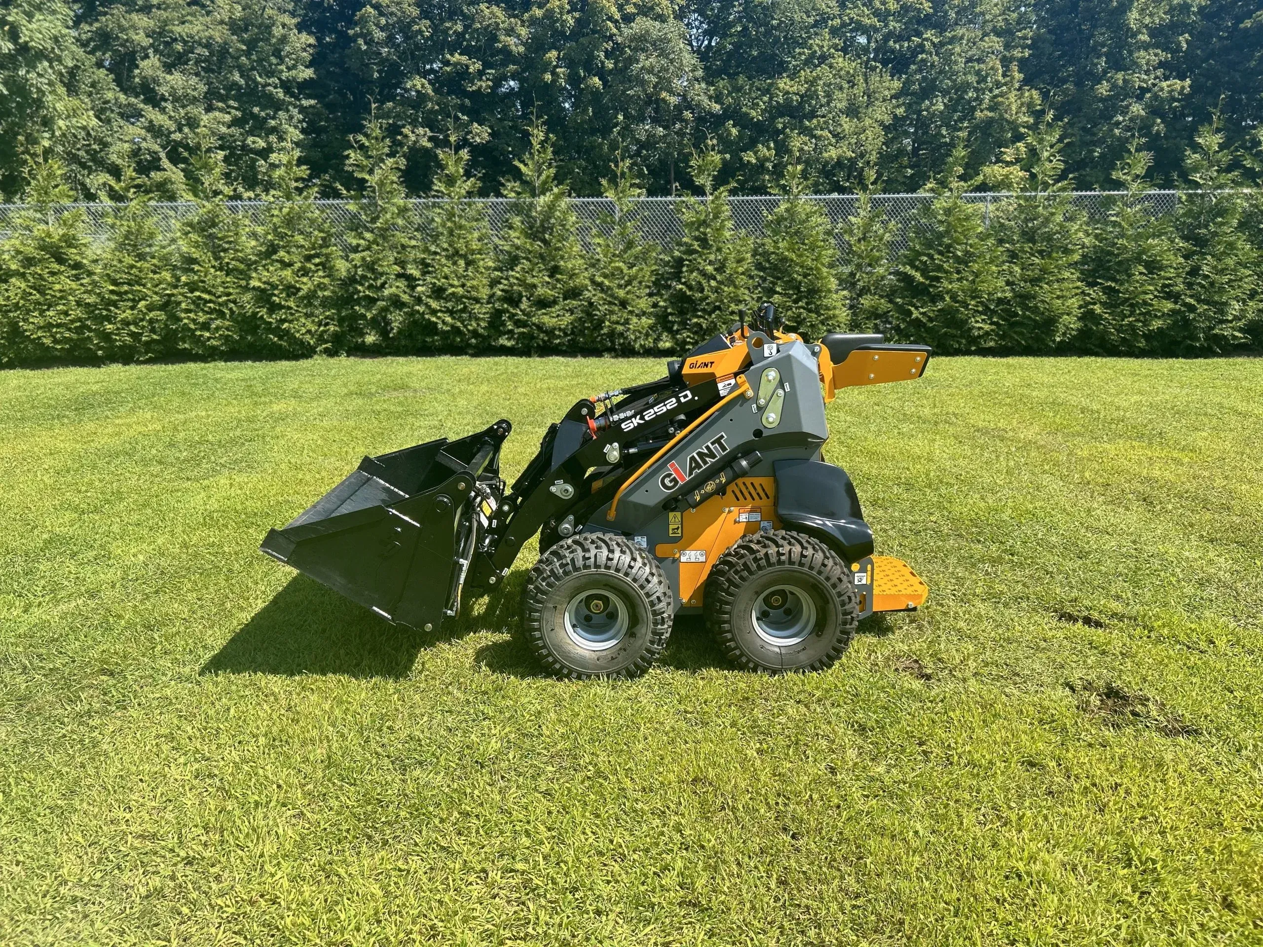 2023 Giant SK252D Equipment Image0