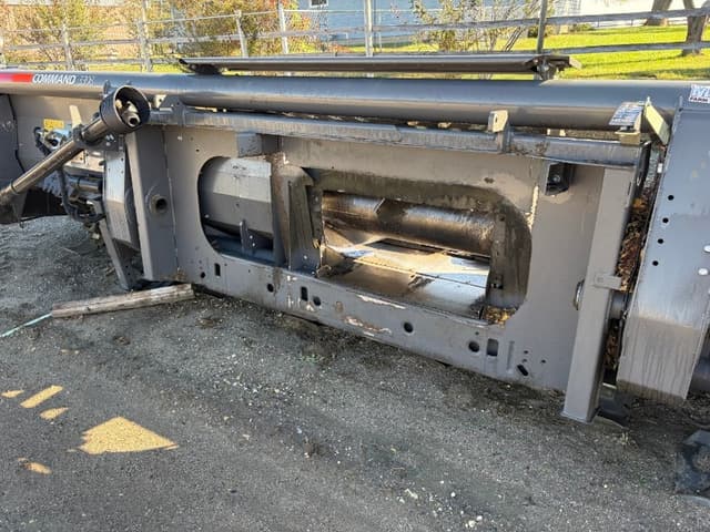 Image of Gleaner Command 3308 equipment image 4