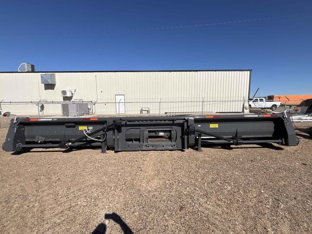 Image of Gleaner 3312 equipment image 2