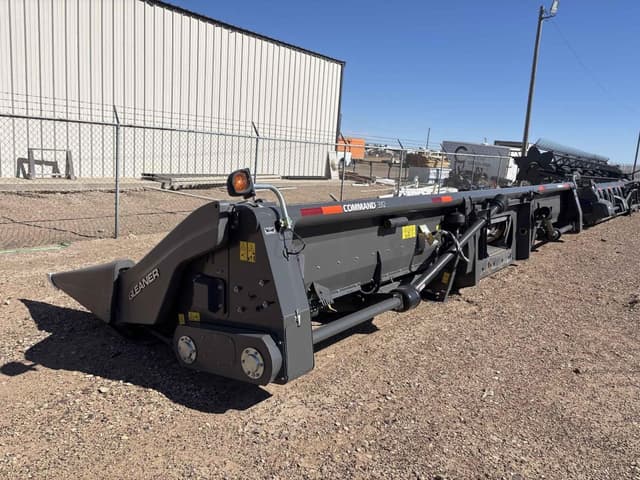 Image of Gleaner 3312 equipment image 3