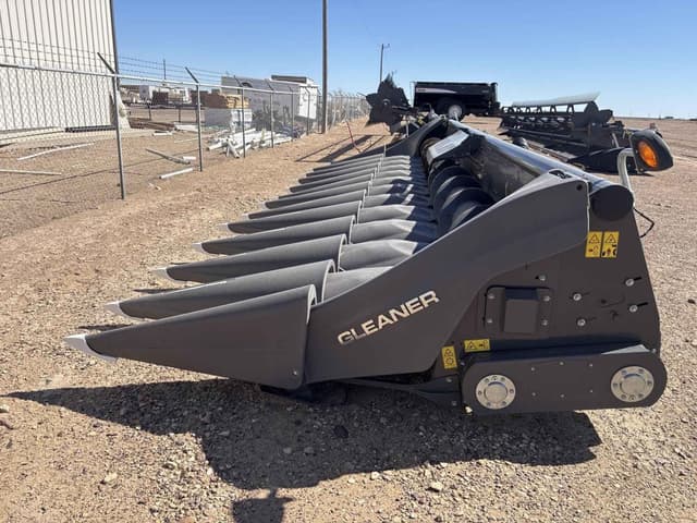 Image of Gleaner 3312 equipment image 4