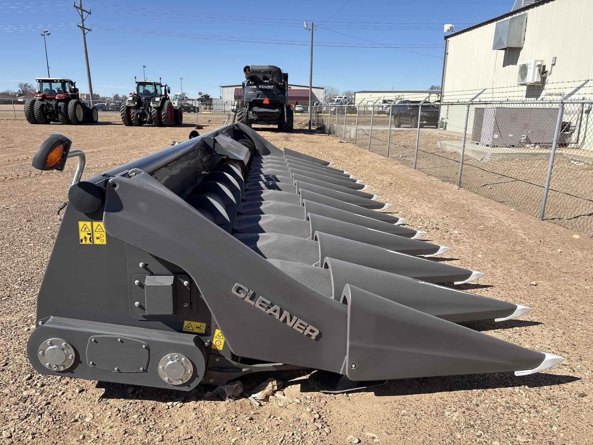 2023 Gleaner 3312 Equipment Image0