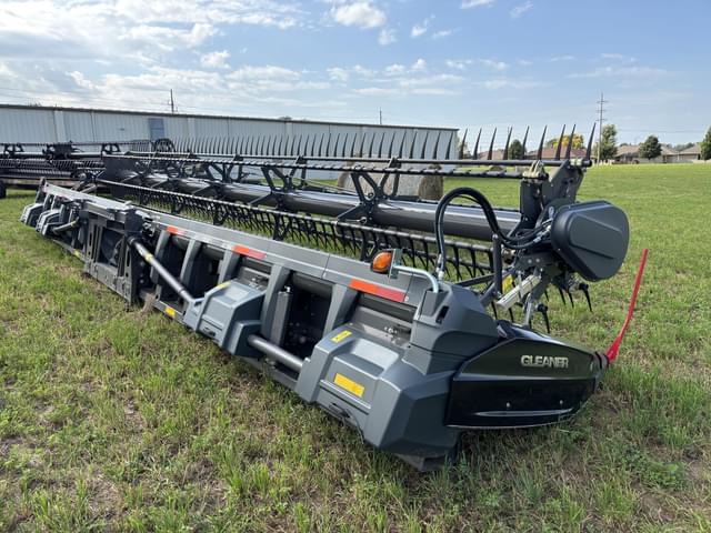 Image of Gleaner 9335 equipment image 4