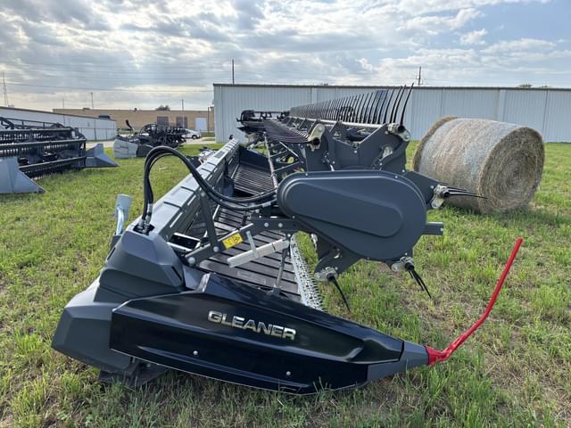 Image of Gleaner 9335 equipment image 3
