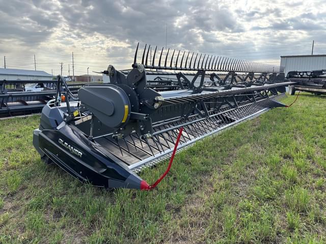 Image of Gleaner 9335 equipment image 2