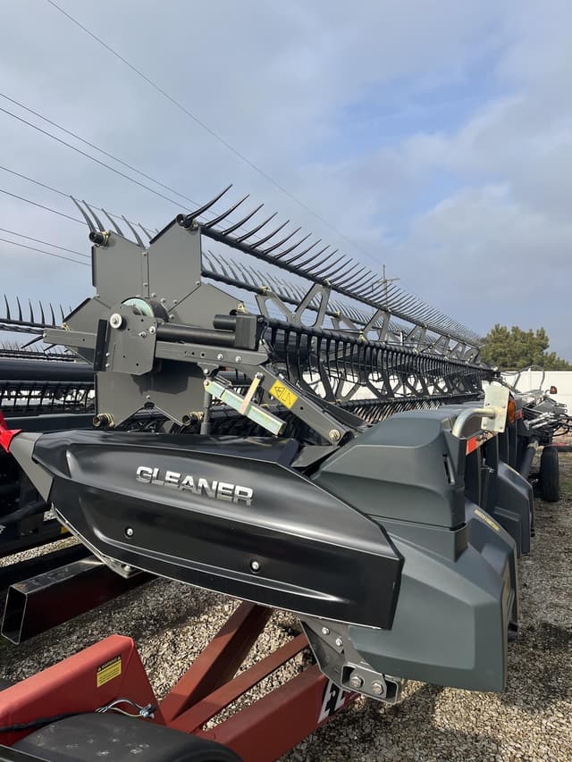 Image of Gleaner 9335 equipment image 2