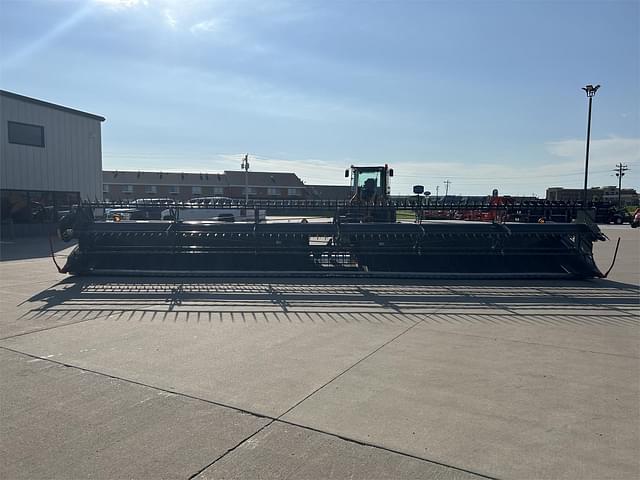 Image of Gleaner 9335 equipment image 2