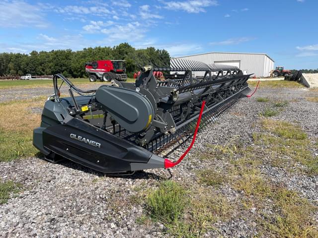 Image of Gleaner 9335 equipment image 4