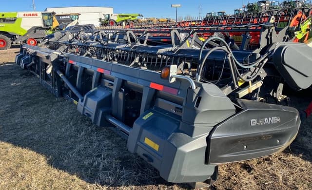 Image of Gleaner 9335 equipment image 1