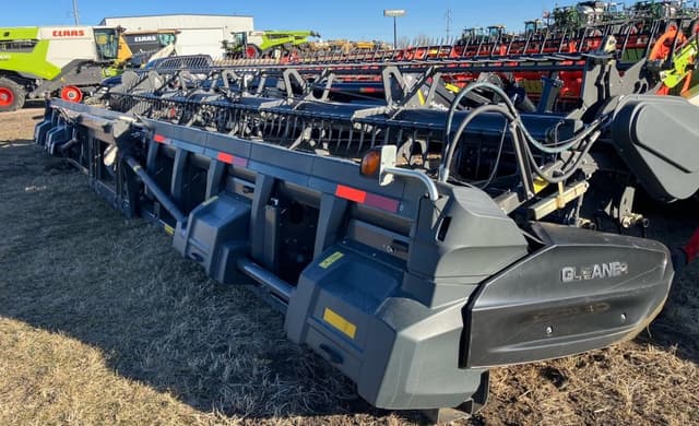 Image of Gleaner 9335 equipment image 1