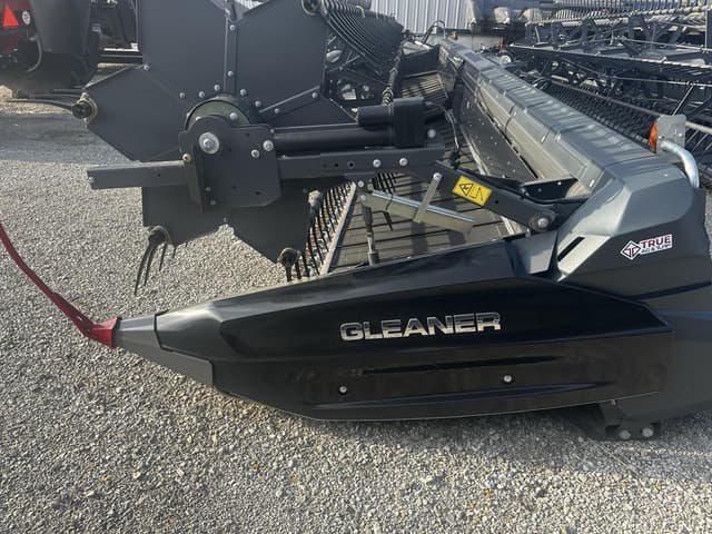Image of Gleaner 9335 equipment image 3