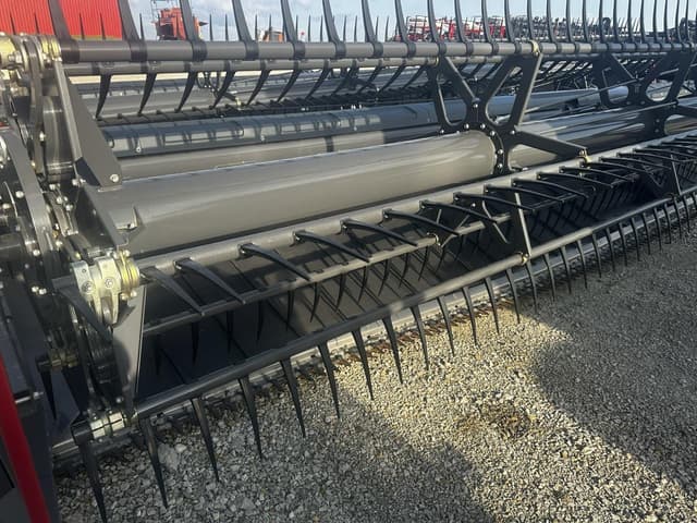 Image of Gleaner 9335 equipment image 4