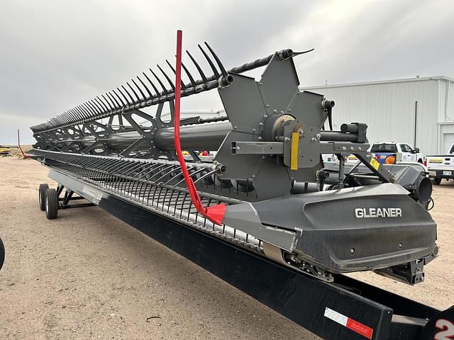 Image of Gleaner 9340 equipment image 3