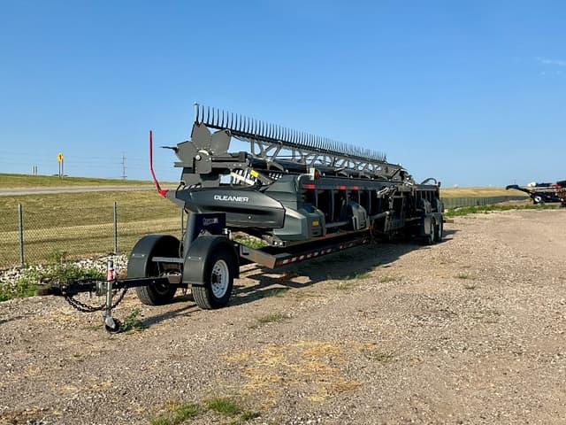 Image of Gleaner 9340 equipment image 4