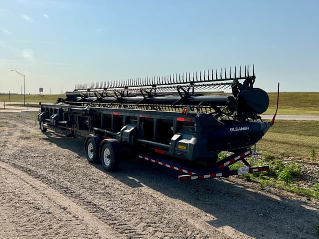 Image of Gleaner 9340 equipment image 1