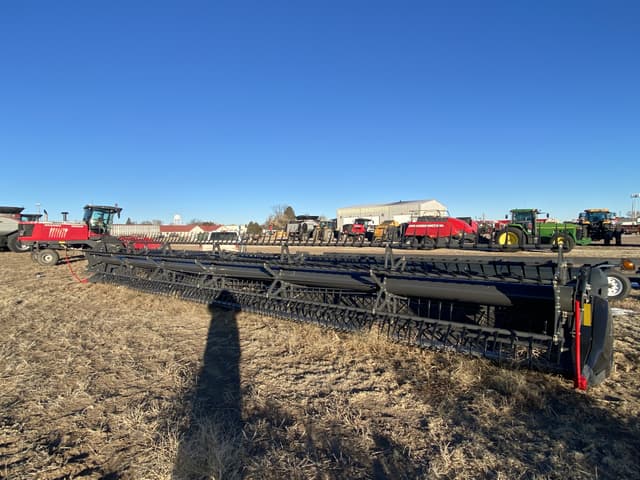 Image of Gleaner 9340 equipment image 1