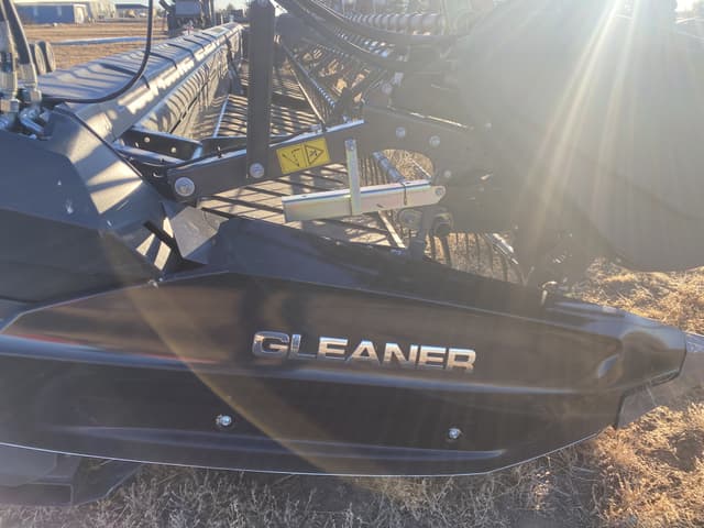Image of Gleaner 9340 equipment image 2