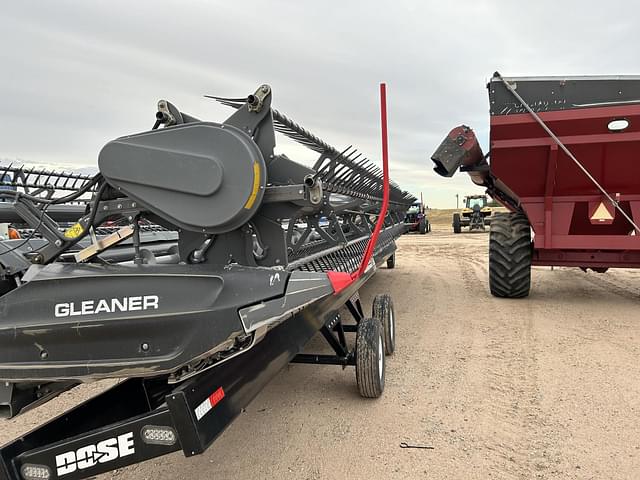 Image of Gleaner 9340 equipment image 2