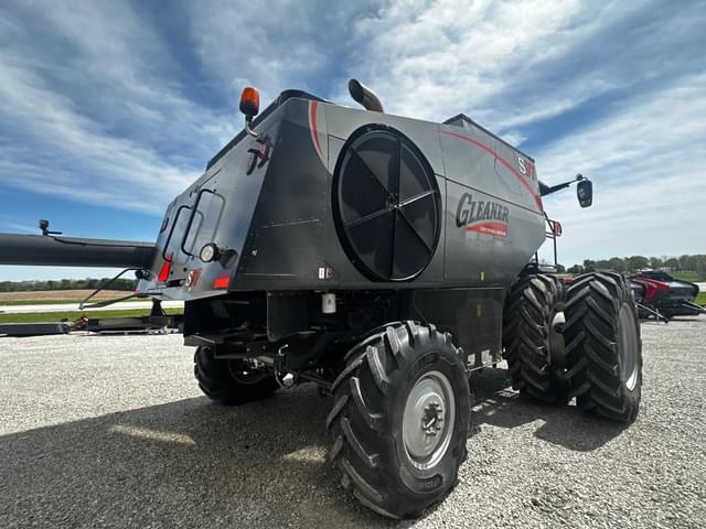 Image of Gleaner S97 equipment image 2