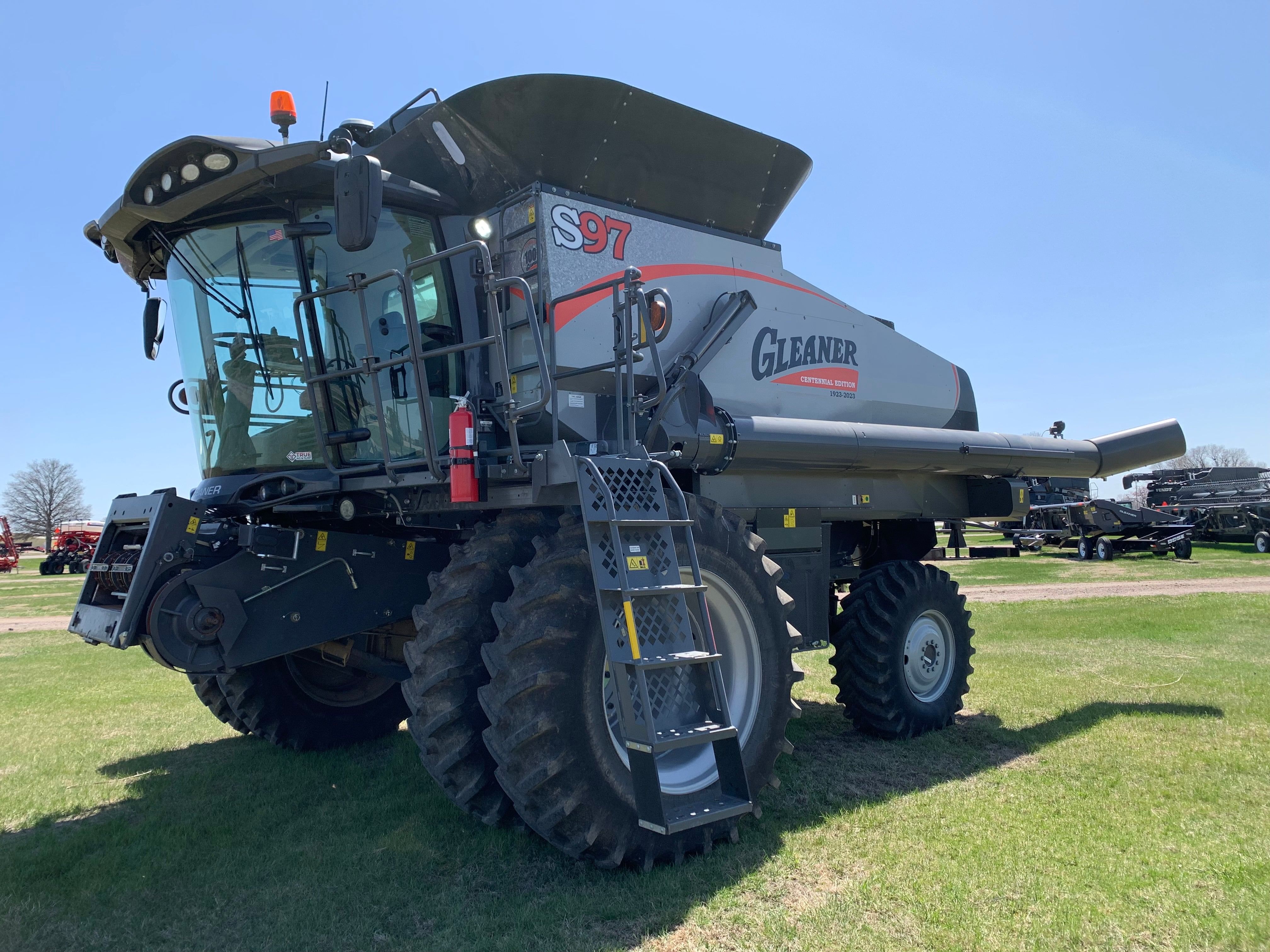 2023 Gleaner S97 Equipment Image0