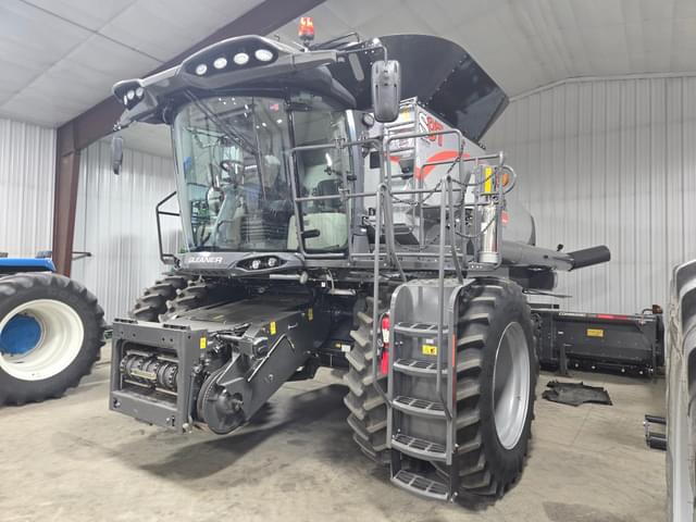 Image of Gleaner S97 equipment image 3